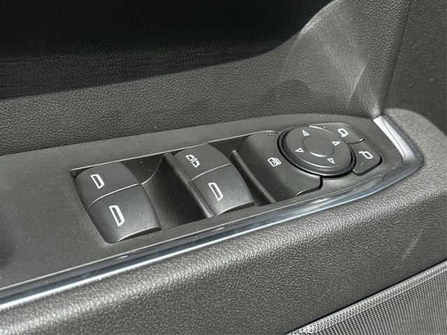 Photo of 2025 Summit White GMC Sierra 1500