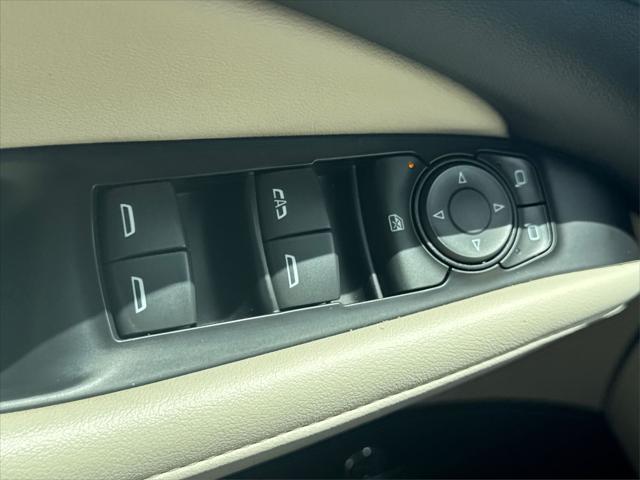 Photo of 2022 White Frost Tricoat Buick Enclave
