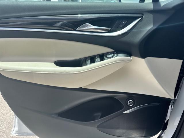 Photo of 2022 White Frost Tricoat Buick Enclave