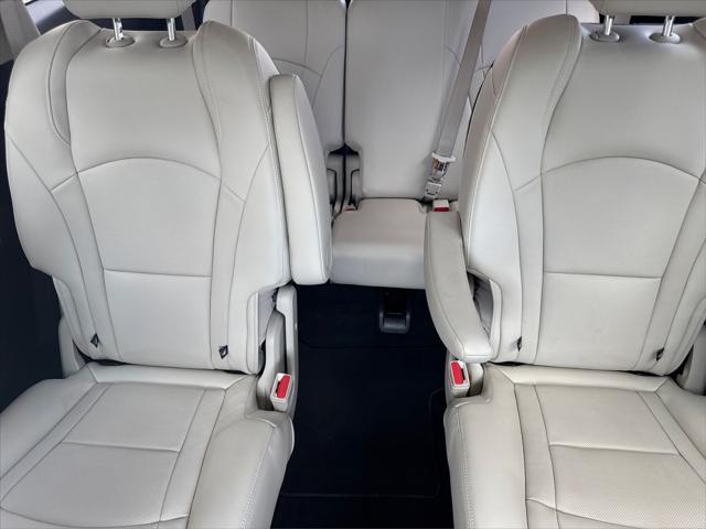 Photo of 2022 White Frost Tricoat Buick Enclave