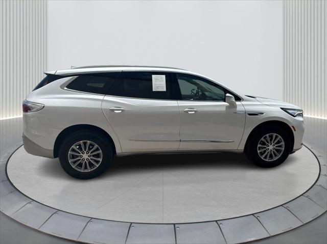 Photo of 2022 White Frost Tricoat Buick Enclave