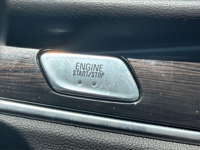 Photo of 2022 White Frost Tricoat Buick Enclave