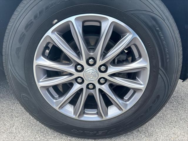 Photo of 2022 White Frost Tricoat Buick Enclave