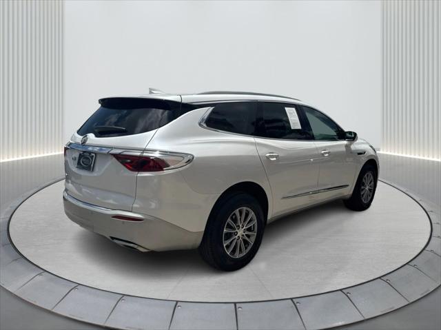 Photo of 2022 White Frost Tricoat Buick Enclave