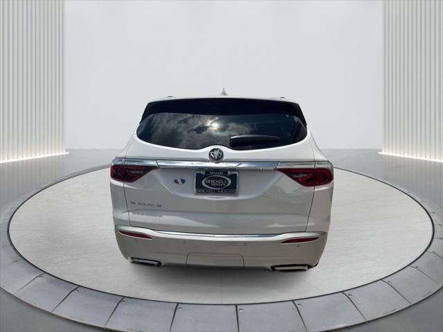 Photo of 2022 White Frost Tricoat Buick Enclave
