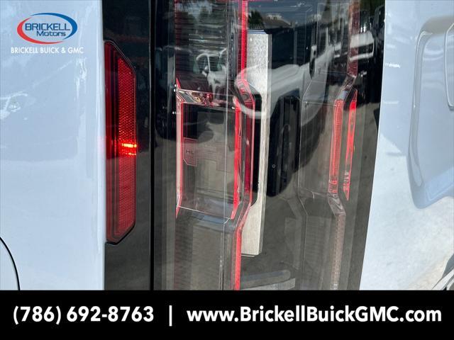 Photo of 2025 Interstellar White GMC HUMMER EV Pickup