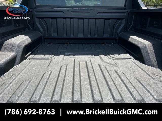 Photo of 2025 Interstellar White GMC HUMMER EV Pickup