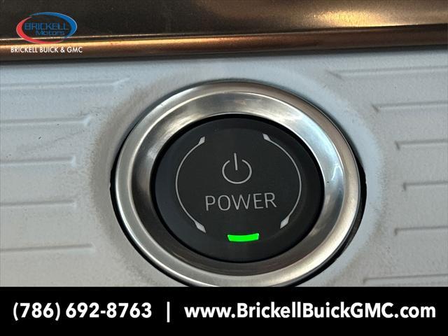 Photo of 2025 Interstellar White GMC HUMMER EV Pickup
