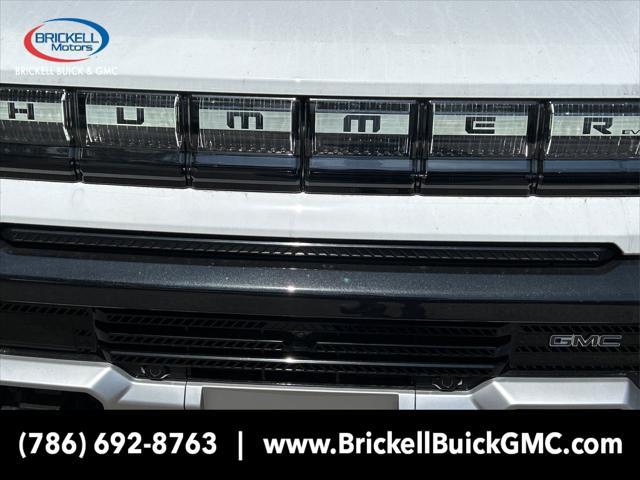 Photo of 2025 Interstellar White GMC HUMMER EV Pickup