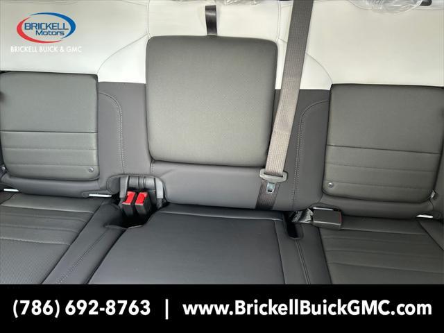 Photo of 2025 Interstellar White GMC HUMMER EV Pickup