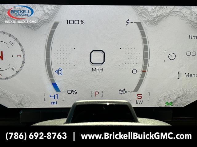 Photo of 2025 Interstellar White GMC HUMMER EV Pickup