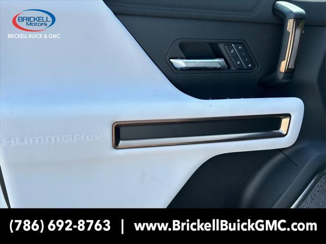 Photo of 2025 Interstellar White GMC HUMMER EV Pickup