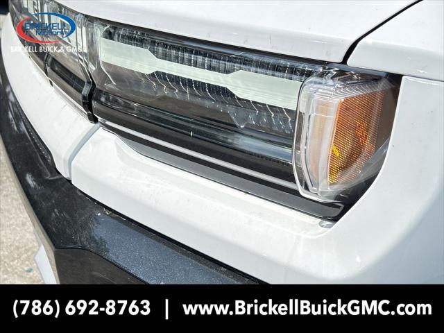 Photo of 2025 Interstellar White GMC HUMMER EV Pickup