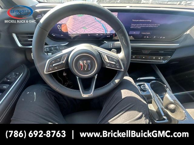 Photo of 2025 Summit White Buick Envision