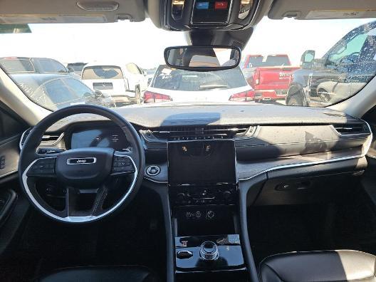 Photo of 2023 Silver Zynith Jeep Grand Cherokee L