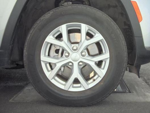 Photo of 2023 Silver Zynith Jeep Grand Cherokee L
