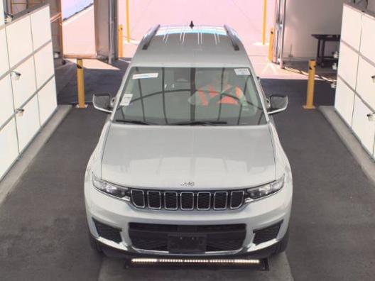 Photo of 2023 Silver Zynith Jeep Grand Cherokee L