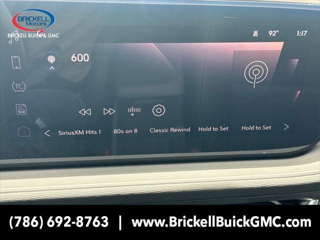 Photo of 2025 Summit White Buick Envista