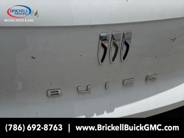 Photo of 2025 Summit White Buick Envista