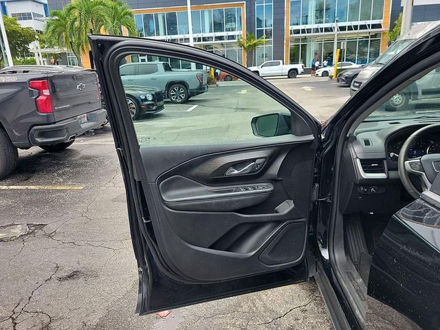 Photo of 2022 Ebony Twilight Metallic GMC Terrain