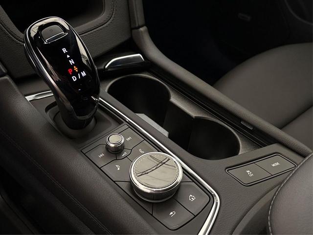 Photo of 2025 Crystal White Tricoat Cadillac XT6
