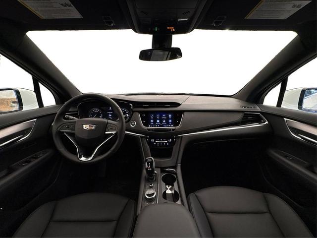 Photo of 2025 Crystal White Tricoat Cadillac XT6