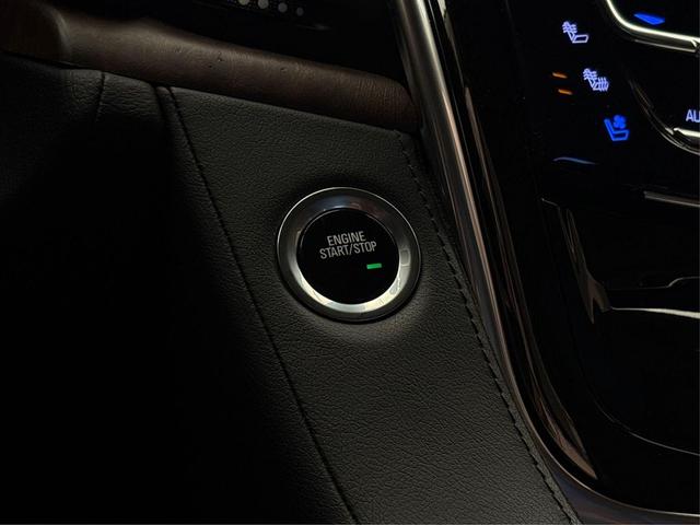 Photo of 2020 Crystal White Tricoat Cadillac Escalade