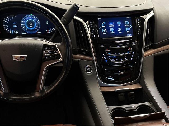 Photo of 2020 Crystal White Tricoat Cadillac Escalade