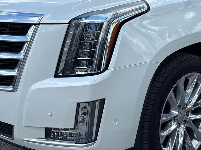 Photo of 2020 Crystal White Tricoat Cadillac Escalade