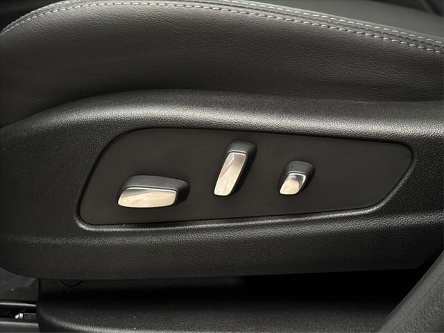 Photo of 2025 Argent Silver Metallic Cadillac XT5