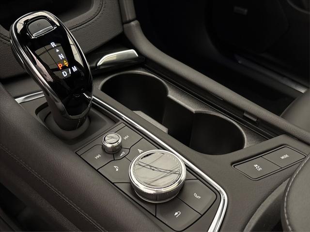 Photo of 2025 Argent Silver Metallic Cadillac XT5