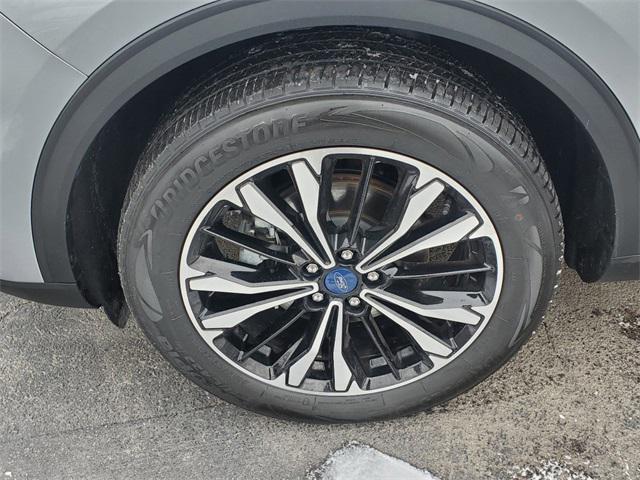 Photo of 2022 Silver Metallic Ford Escape