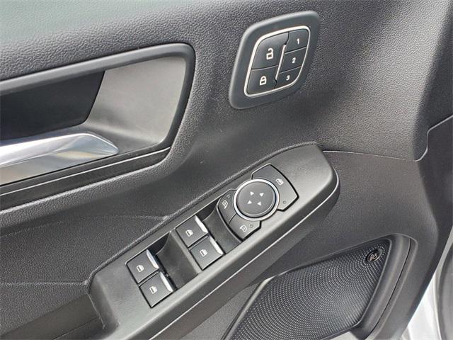 Photo of 2022 Silver Metallic Ford Escape