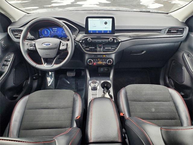 Photo of 2022 Silver Metallic Ford Escape