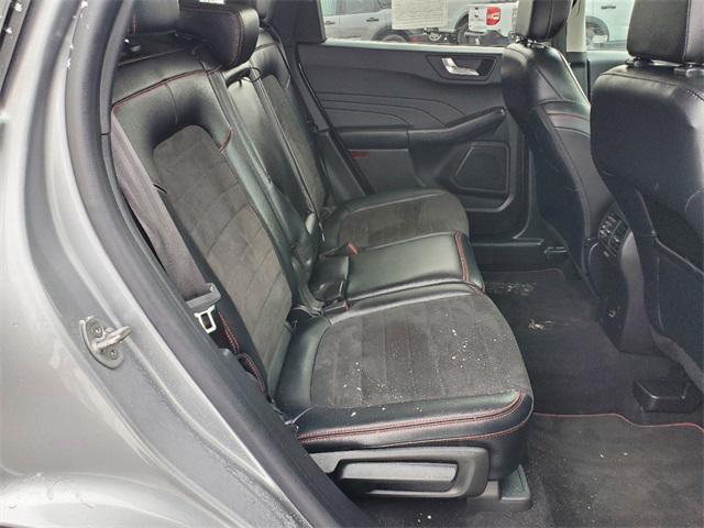 Photo of 2022 Silver Metallic Ford Escape