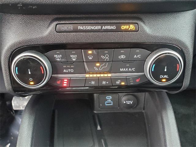 Photo of 2022 Silver Metallic Ford Escape