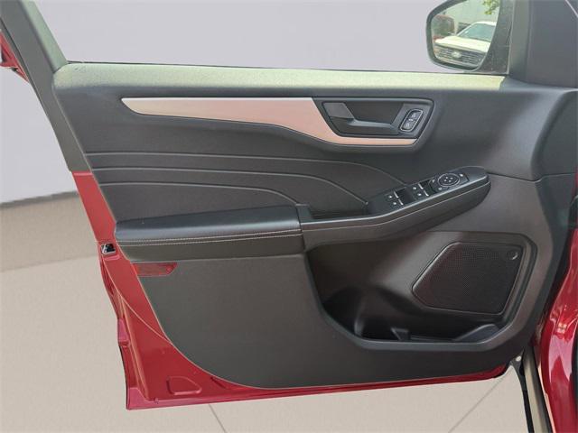 Photo of 2022 Rapid Red Metallic Tinted Clearcoat Ford Escape