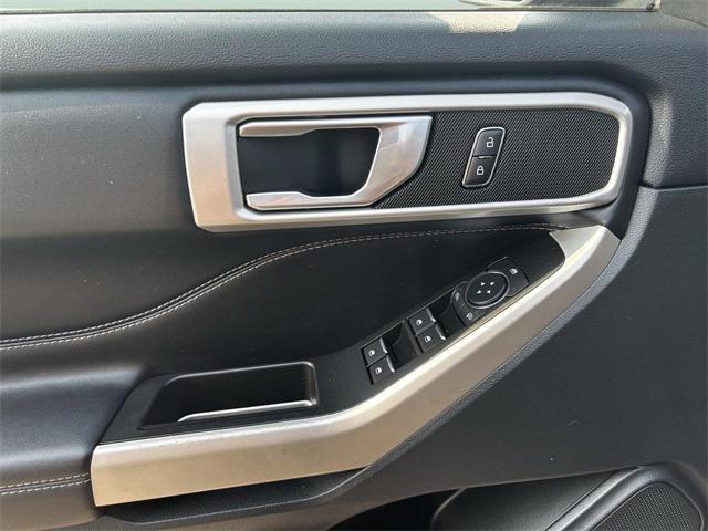 Photo of 2022 Agate Black Metallic Ford Explorer