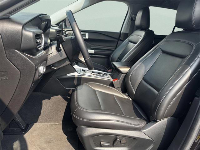 Photo of 2022 Agate Black Metallic Ford Explorer