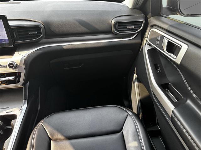 Photo of 2022 Agate Black Metallic Ford Explorer