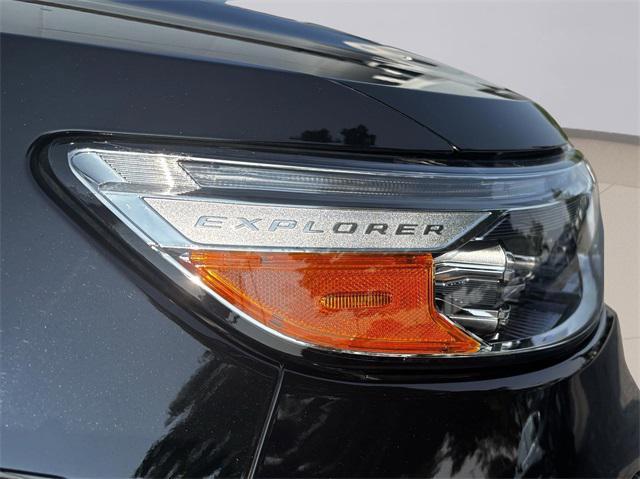 Photo of 2022 Agate Black Metallic Ford Explorer