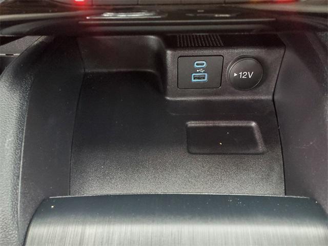 Photo of 2022 Silver Metallic Ford Escape