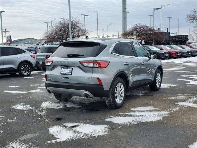 Photo of 2022 Silver Metallic Ford Escape