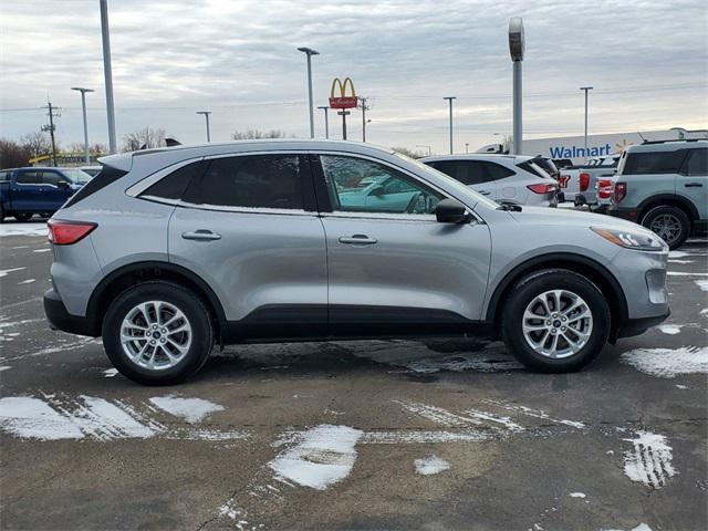 Photo of 2022 Silver Metallic Ford Escape