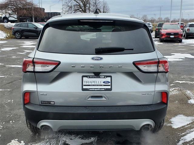 Photo of 2022 Silver Metallic Ford Escape