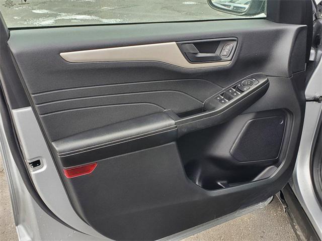 Photo of 2022 Silver Metallic Ford Escape