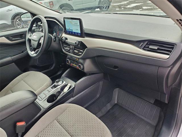 Photo of 2022 Silver Metallic Ford Escape