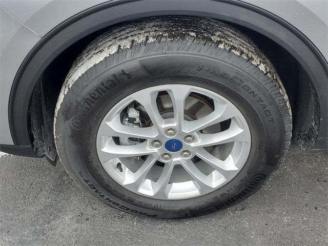 Photo of 2022 Silver Metallic Ford Escape