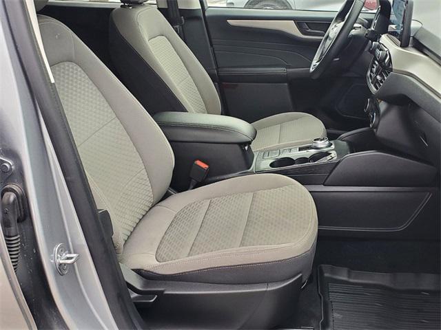 Photo of 2022 Silver Metallic Ford Escape