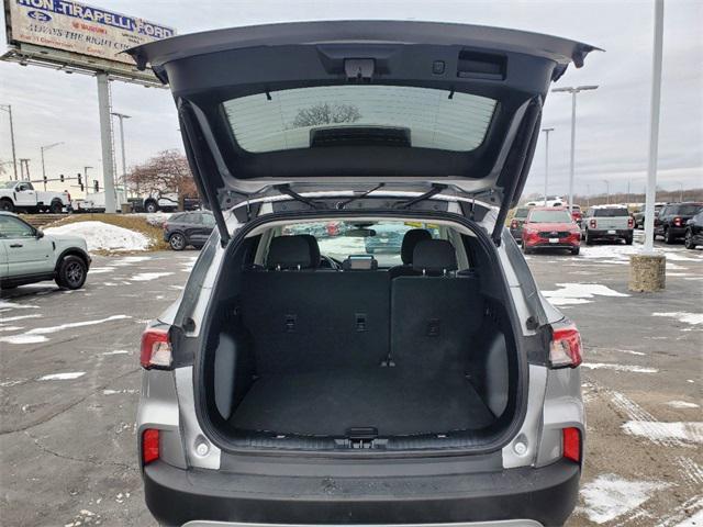 Photo of 2022 Silver Metallic Ford Escape